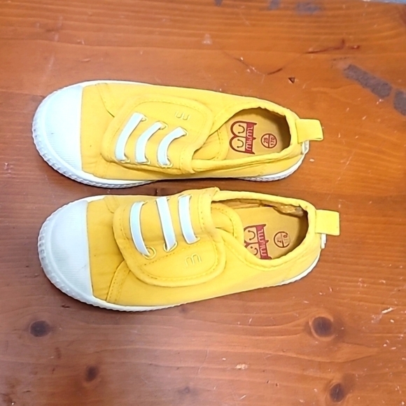 M1&M2 CANVAS CASUAL TODDLER YELLOW FABRIC MATERIAL SNEAKER SIZE 28 US 1.5 - Picture 5 of 8